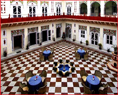 Laxmi Vilas Palace - Courtyard